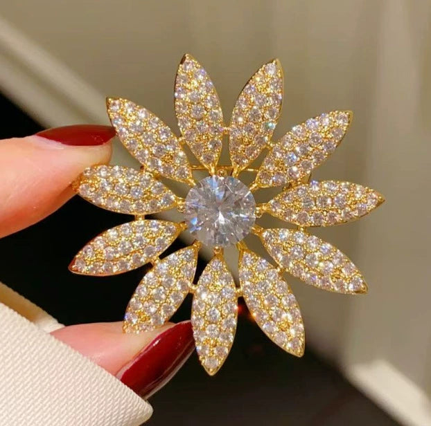 Ladies' flower high-end fashion brooch